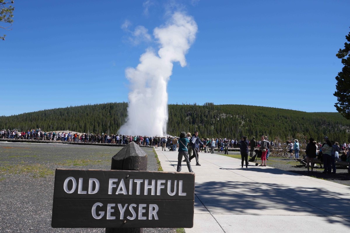 Earthquake hits popular geothermal area inside national park