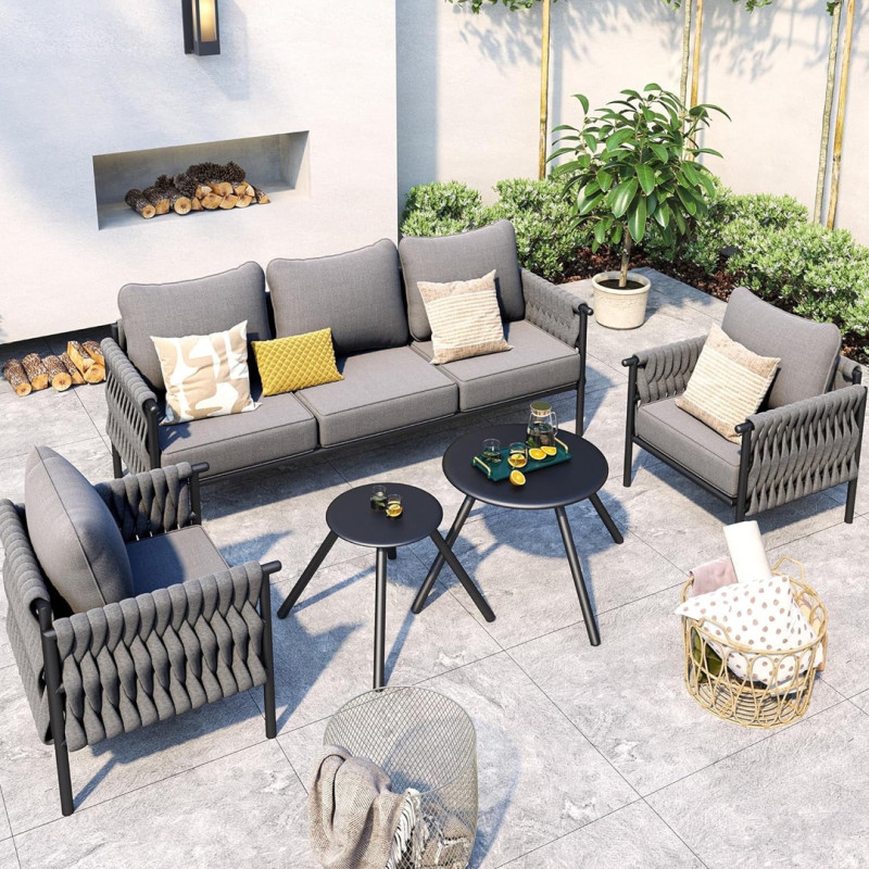 Walmart is selling a $2,000 5-piece patio set for only $800, and shoppers ‘adore’ it